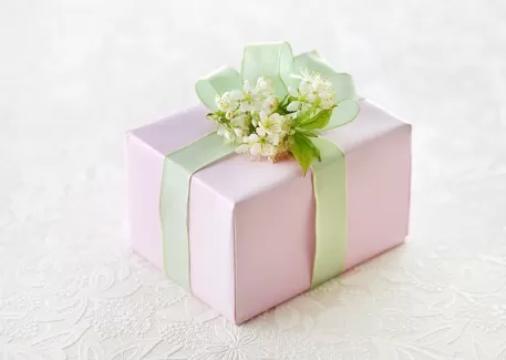 دانلود تصویر باکیفیت جعبه و گل