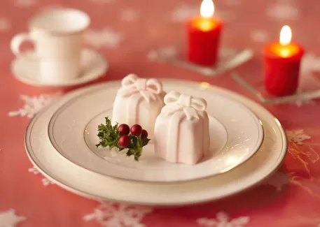 تصویر باکیفیت کادوهای خمیری درون ظرف