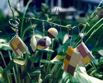 تصویر باکیفیت آویز های کیفی