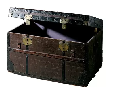 تصویر باکیفیت صندوق چوبی