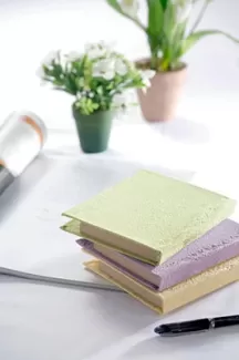 بک گراند باکیفیت دفتر روی میزکار