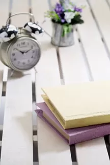 پس زمینه باکیفیت دفتر و ساعت