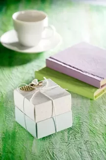 عکس استوک باکیفیت جعبه کادو و دفتر