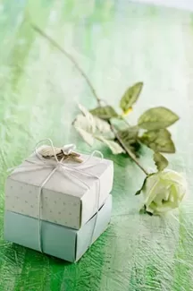 عکس باکیفیت جعبه کادو و گل