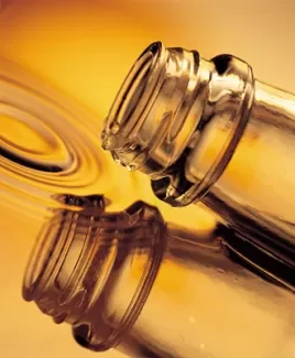 بک گراند باکیفیت بطری شیشه ای و آب