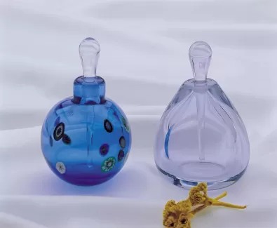 عکس استوک باکیفیت شیشه های عطر