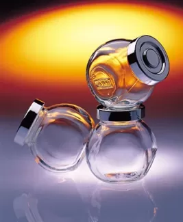 دانلود تصویر باکیفیت نمکدان شیشه ای