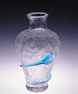 تصویر باکیفیت گلدان شیشه ای