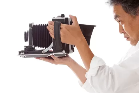 تصویر باکیفیت مرد درحال عکاسی تصویر باکیفیت مرد درحال عکاسی