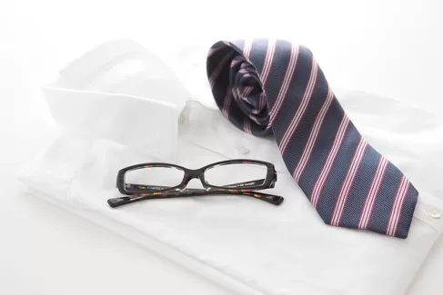 دانلود تصویر استوک باکیفیت ساعت و عینک و پیراهن مردانه