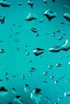 بک گراند باکیفیت قطره های آب روی شیشه