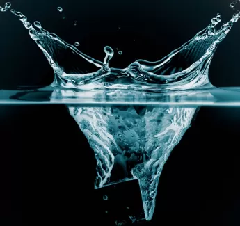 عکس استوک باکیفیت بک گراند قطرات آب