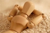 دانلود عکس باکیفیت آدمک چوبی در ساحل