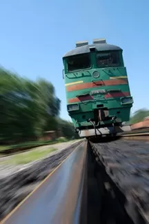 تصویر باکیفیت قطار روی ریل