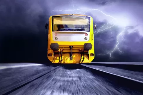 عکس باکیفیت قطار زرد