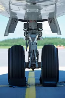 تصویر باکیفیت چرخ های هواپیما