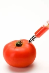 تصویر باکیفیت گوجه فرنگی و سرنگ