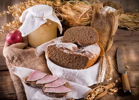 عکس باکیفیت نان و خوشه گندم عکس باکیفیت نان و خوشه گندم