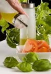 عکس باکیفیت روغن زیتون و گوجه فرنگی