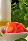 دانلود تصویر کیفیت بالای روغن زیتون و گوجه فرنگی