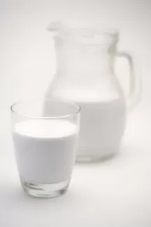 تصویر کیفیت بالای لیوان شیر