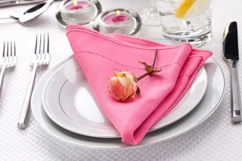 عکس کیفیت بالای گل روی بشقاب عکس کیفیت بالای گل روی بشقاب
