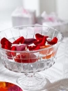 عکس باکیفیت شمع و گلبرگ