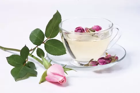 تصویر استوک باکیفیت چای و گل