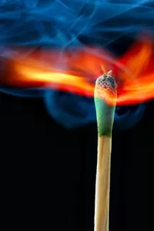 عکس باکیفیت کبریت در حال سوختن