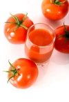 تصویر با کیفیت گوجه فرنگی و آب گوجه فرنگی
