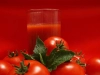 تصویر با کیفیت گوجه فرنگی و آب گوجه فرنگی