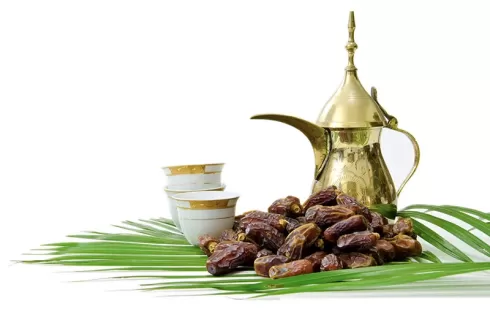 عکس با کیفیت خرما و فنجان عکس با کیفیت خرما و فنجان