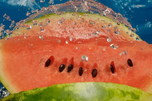 تصویر با کیفیت هندوانه همراه قطرات