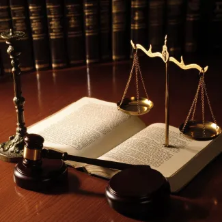 عکس با کیفیت کتاب قانون وکیل عکس حرفه ای وکالت